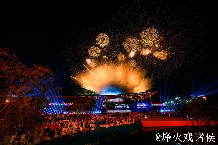 成都世运会:开幕式点火手徐露雨中夺金,绽放光芒 成都世运会:开幕式点火手徐露雨中夺金,绽放光芒